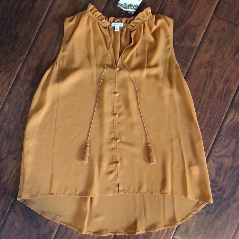 Sleeveless tunic